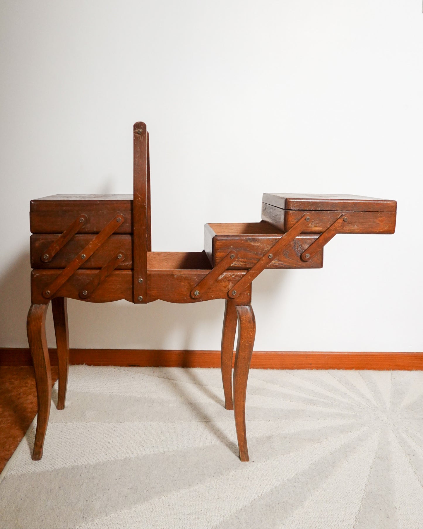 Travailleuse vintage en bois sombre, années 60