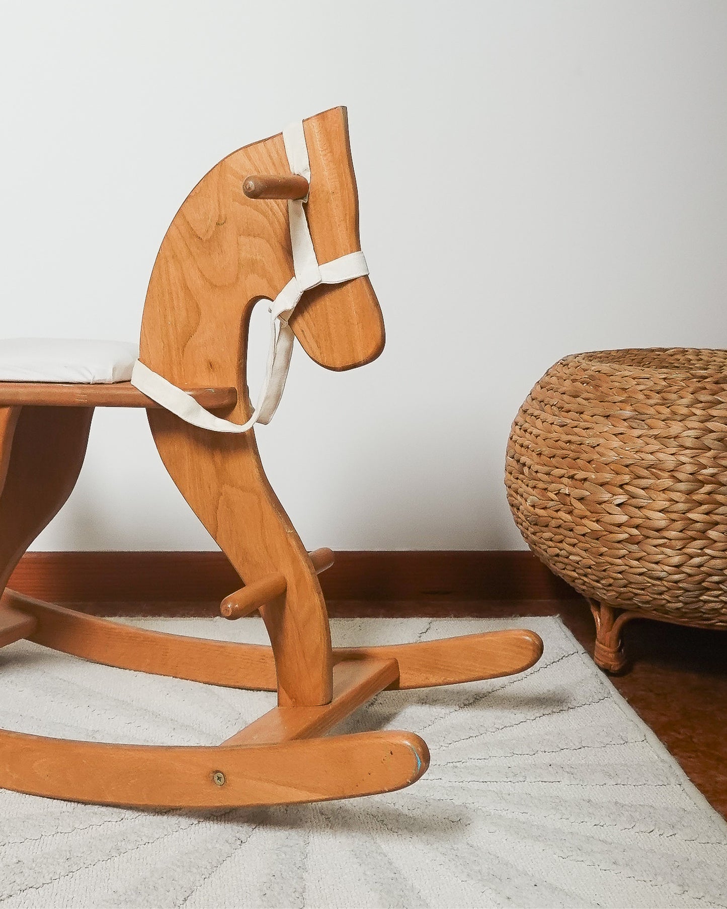 Cheval à bascule en bois massif
