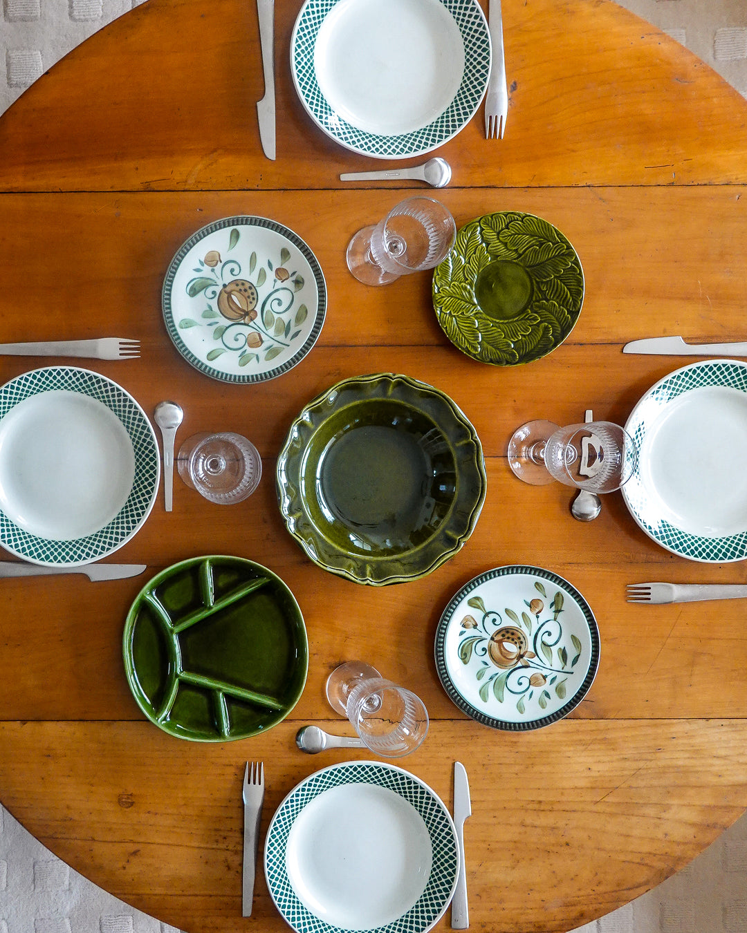 Lot de 4 assiettes motif pochoir