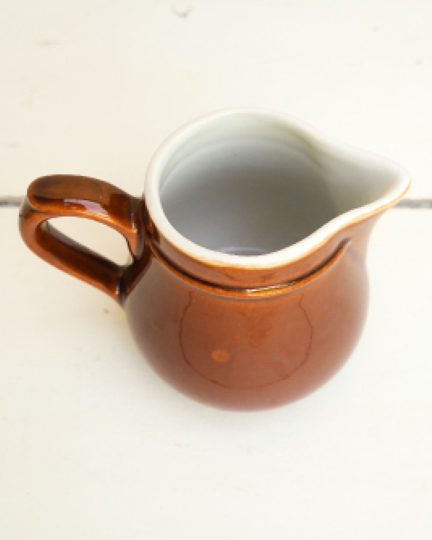 Petit pot à lait vintage, céramique marron et blanc, pour plantes ou ustensiles