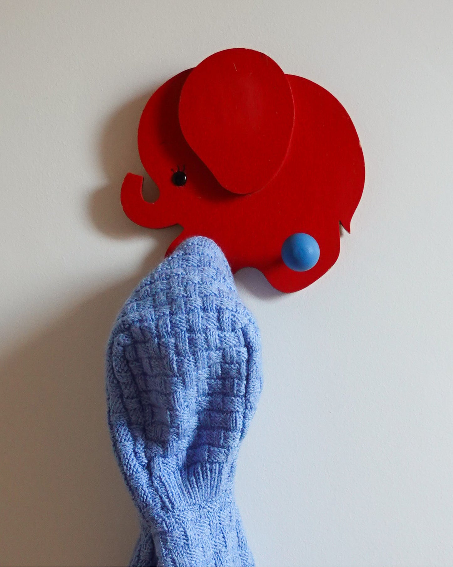 Déco murale enfant, éléphant en bois peint