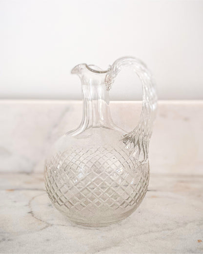 Carafe en verre ciselé