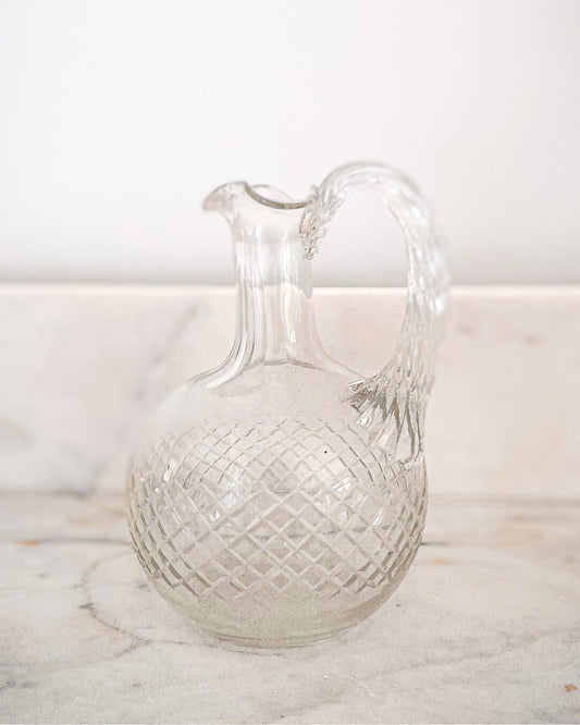 Carafe en verre ciselé