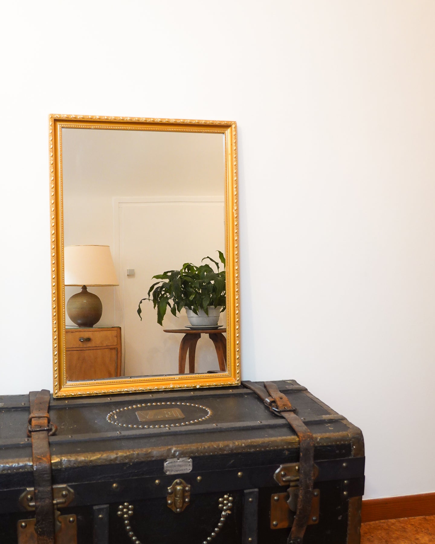 Miroir doré rectangulaire vintage – cadre en bois mouluré avec perles et feuillage
