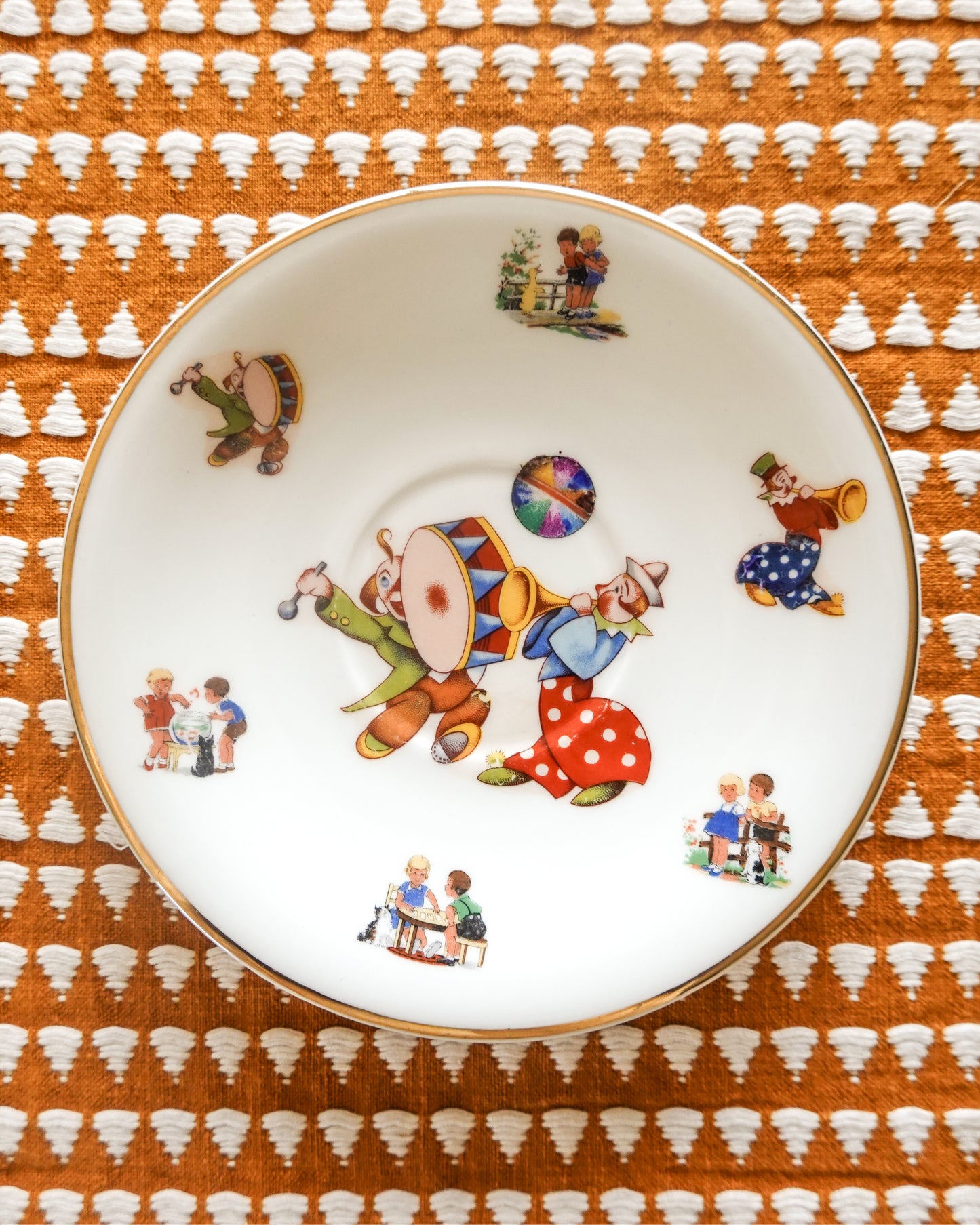 Assiette aux motifs clowns en porcelaine de Limoges