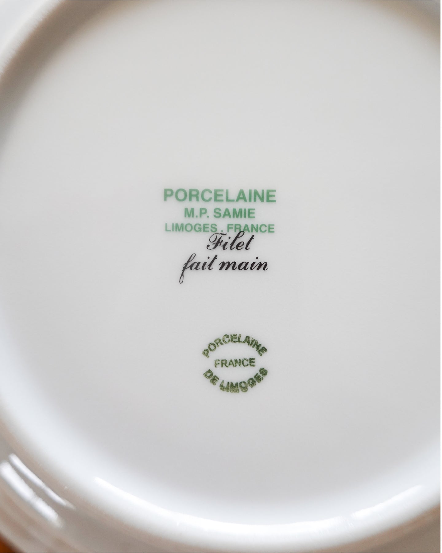 Assiette en porcelaine de Limoges motif enfantin