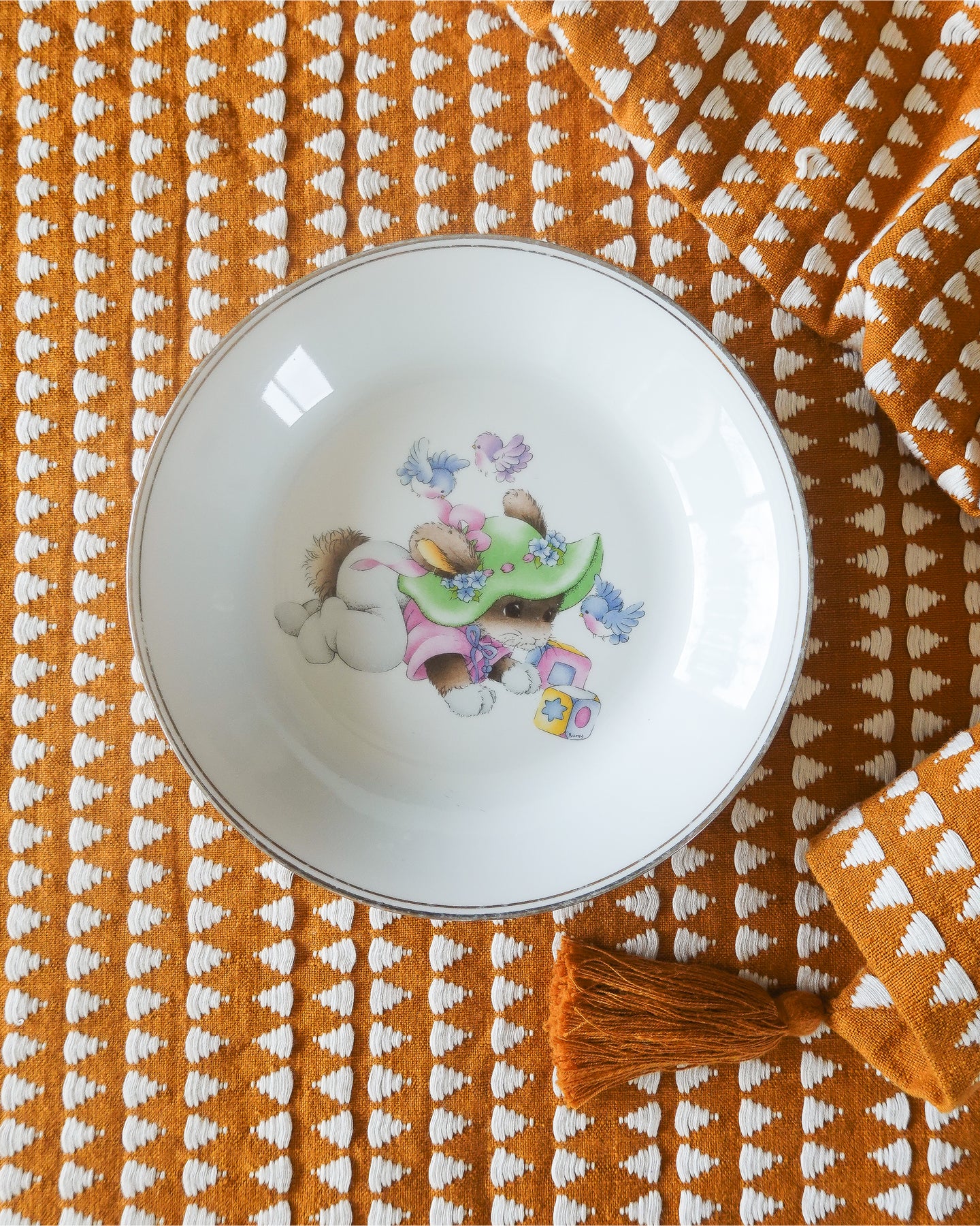 Assiette en porcelaine de Limoges motif enfantin