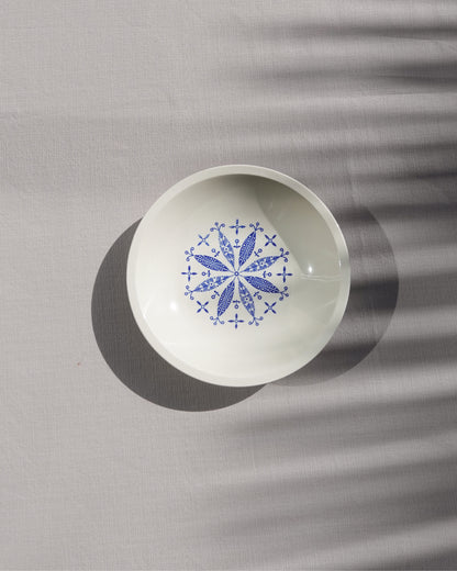 Assiette creuse au motif floral et géométrique de la marque Gien