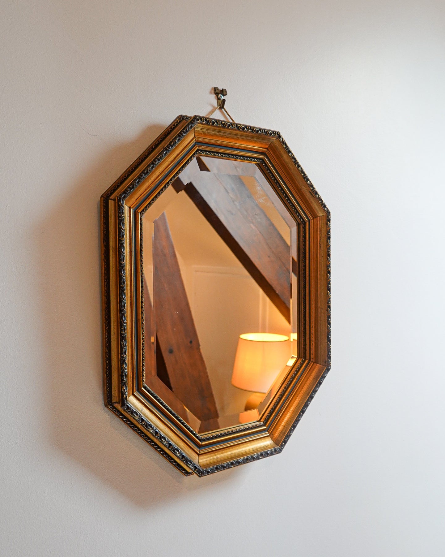 Miroir mural octogonal doré, cadre mouluré