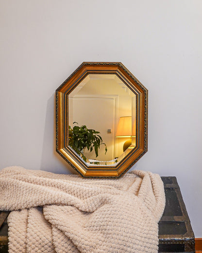 Miroir mural octogonal doré, cadre mouluré