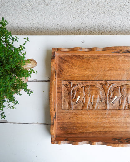 Plateau en bois sculpté à la main, motif éléphants