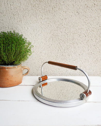 Plateau miroir vintage avec anse en métal et bois, design années 50
