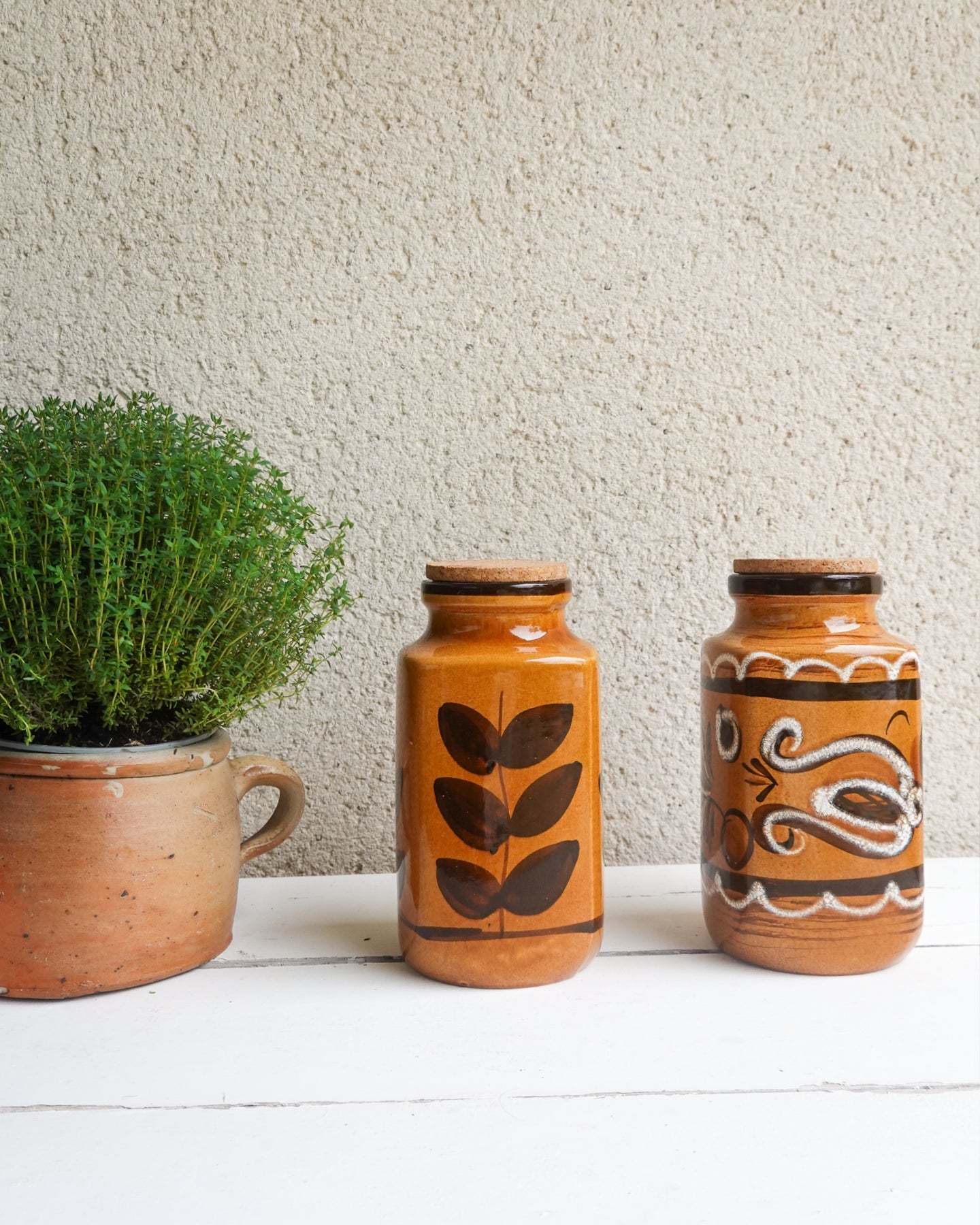Lot de 2 pots en céramique West Germany, motifs bruns et blancs